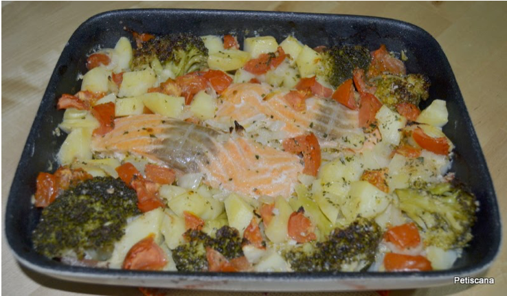 Salmão no forno [Salmon cooked in the oven]