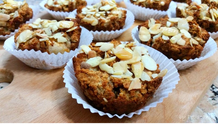 Muffins de maçã, aveia e canela [Apple, oats and cinnamon muffins]