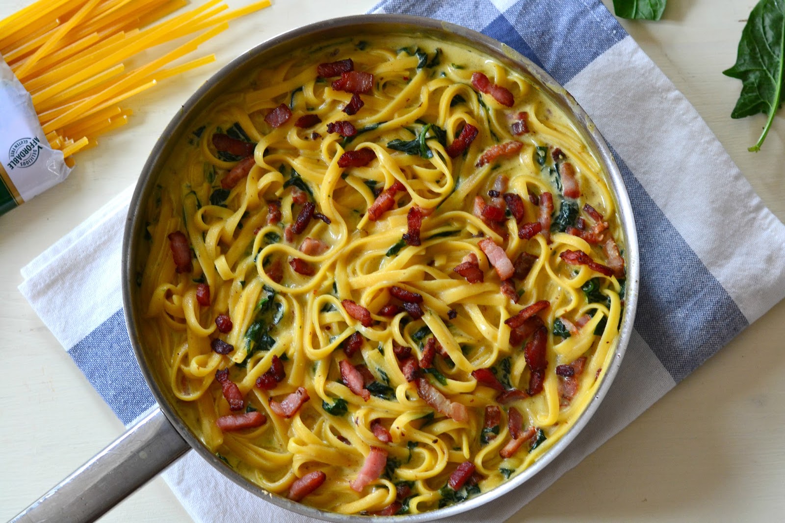 Fettuccine com bacon, espinafres e curcuma #glutenfree