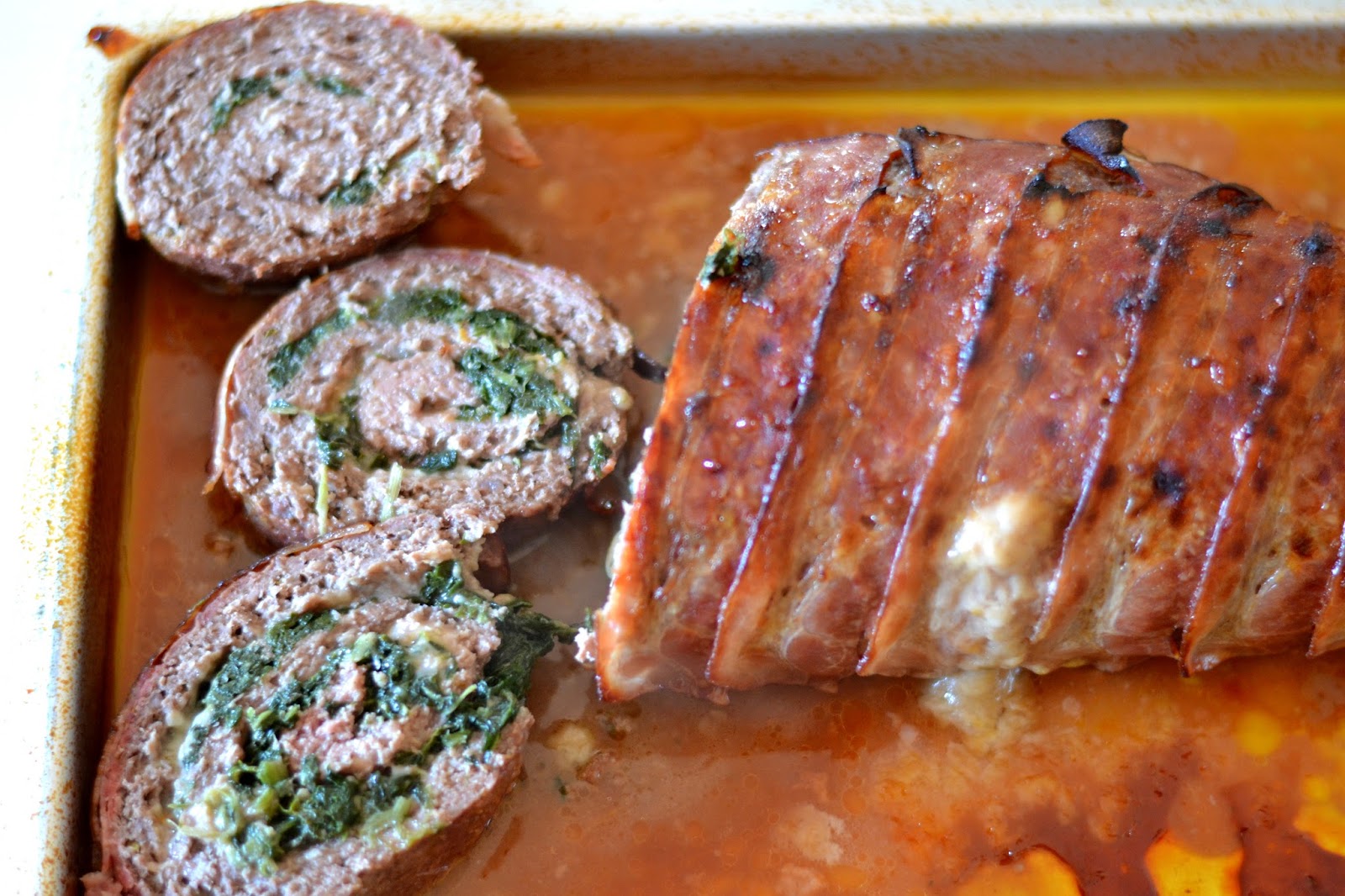 Rolo de carne com espinafres e queijo [Receita em vídeo]