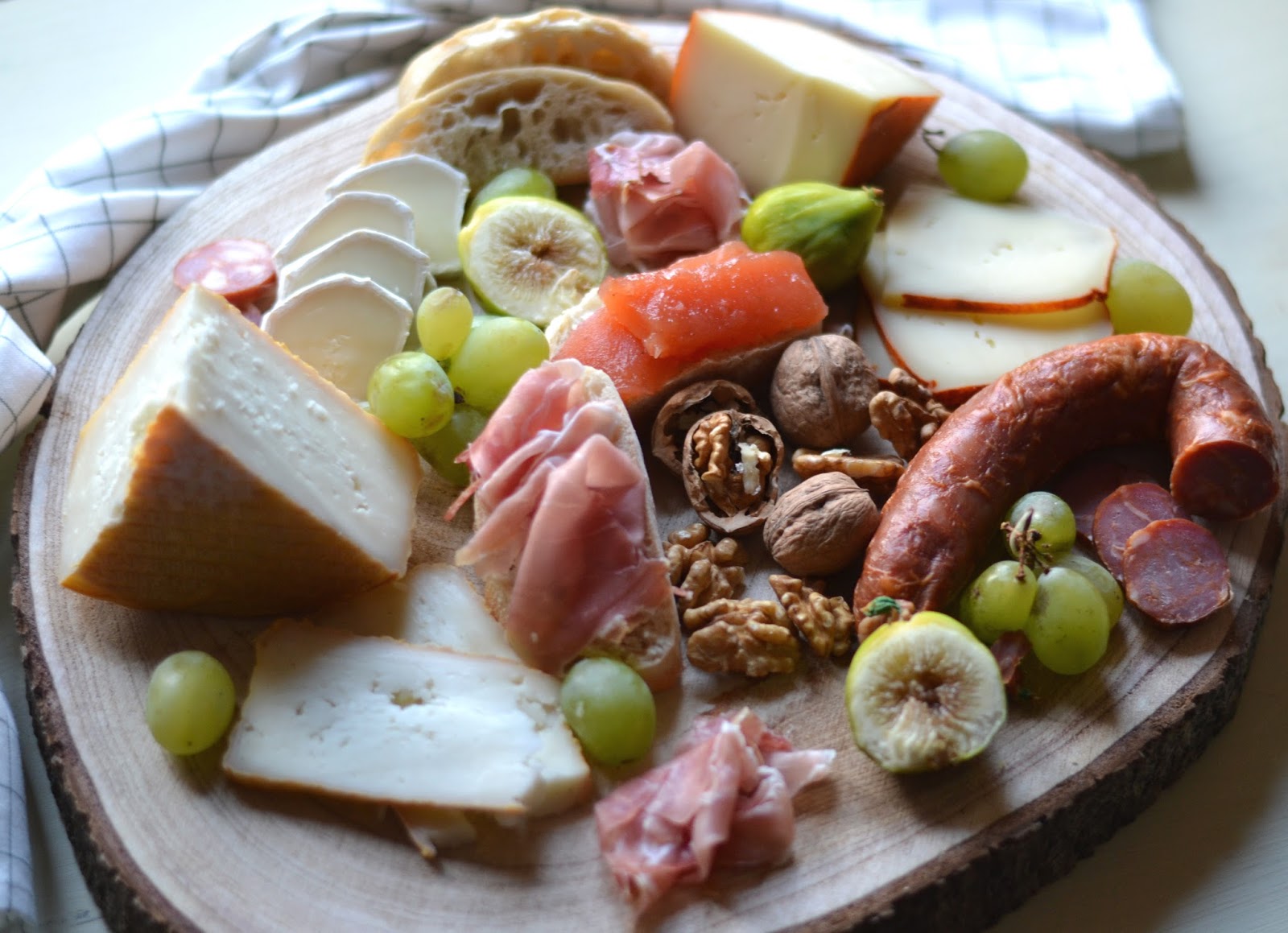 Tábua de Fruta, Queijos e Enchidos, para partilhar com amigos