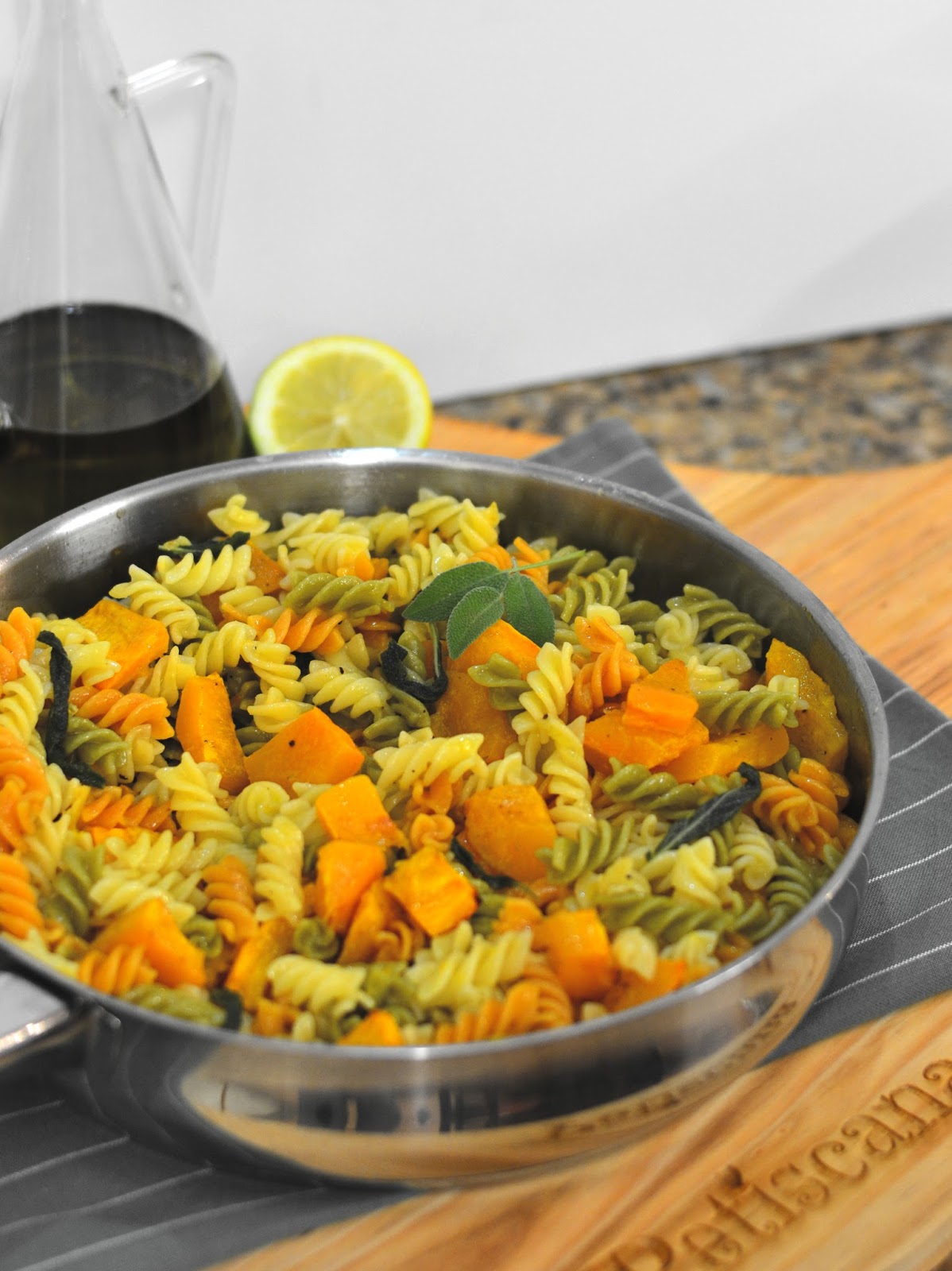 Massa salteada com abóbora e salva