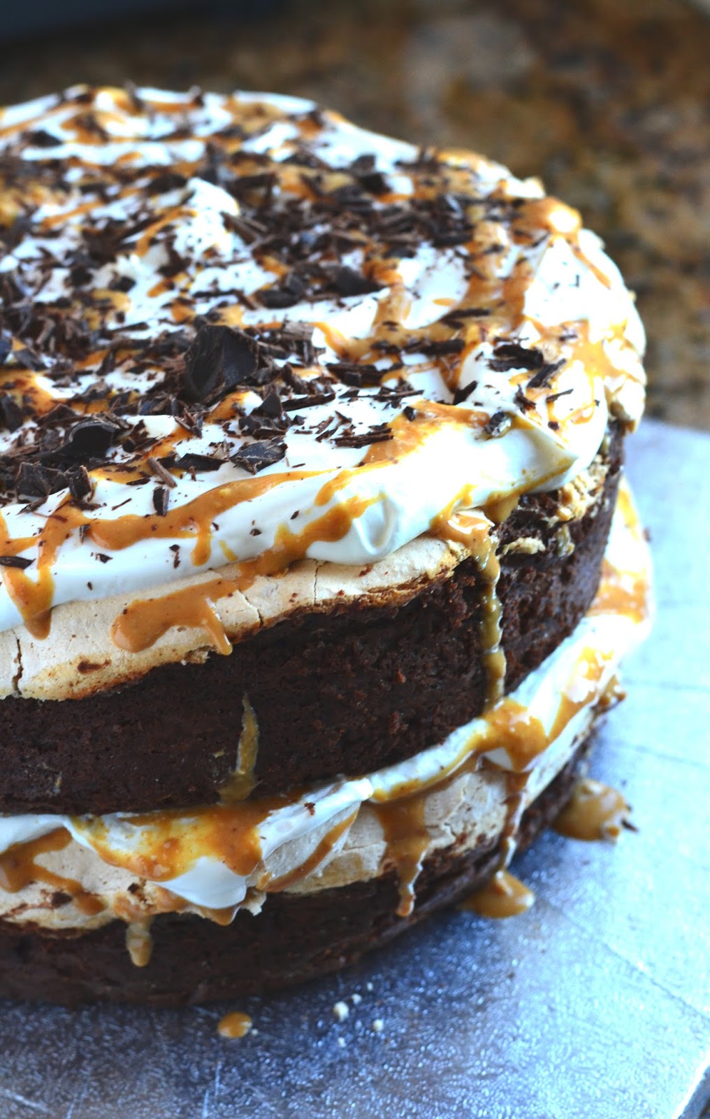 Bolo de merengue de chocolate & manteiga de amendoim
