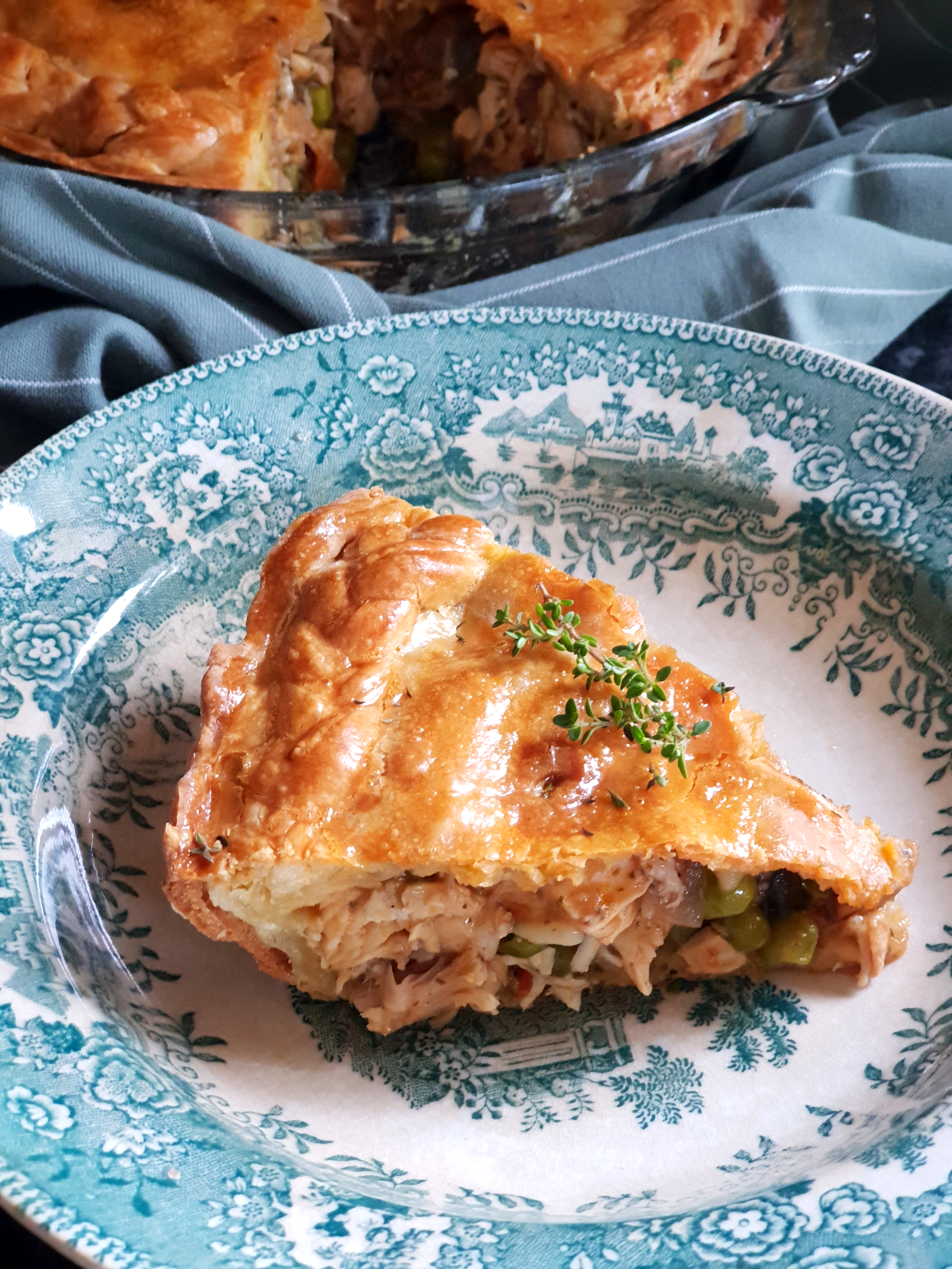 Empada de frango com cogumelos e ervilhas