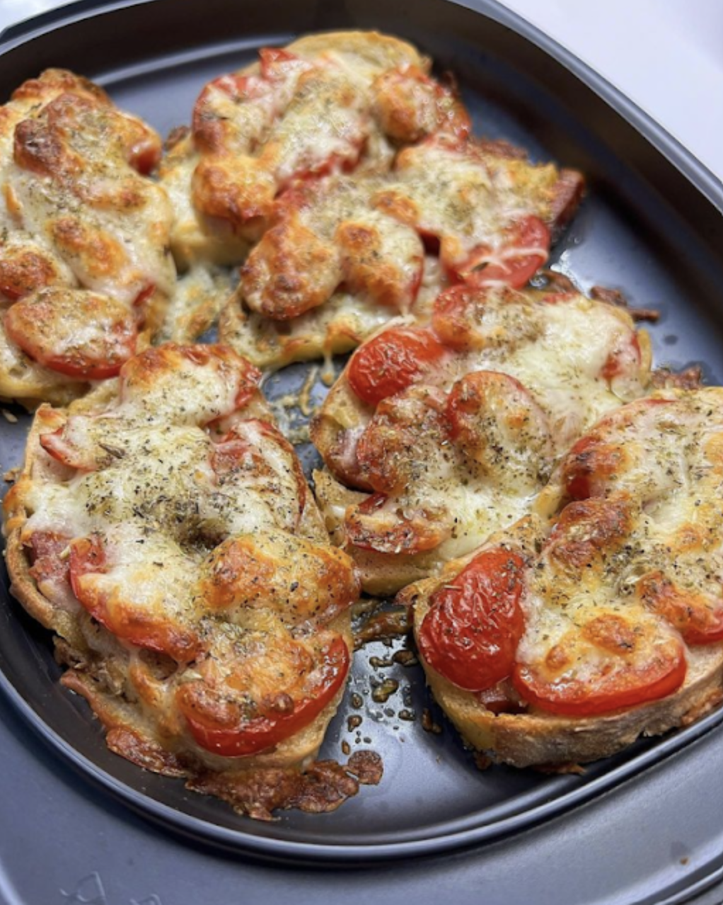 Bruschettas em pão com chouriço