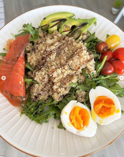 Dicas para quinoa cozinhada na perfeição e duas sugestões de saladas (uma fria e uma quente)