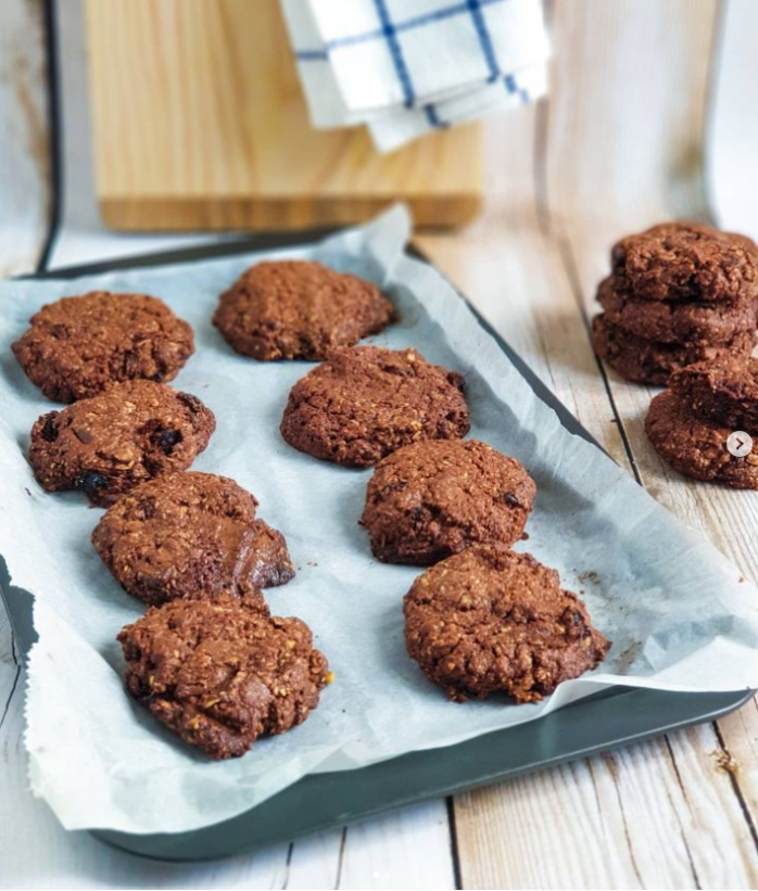 Bolachas de cacau, avelã e aveia