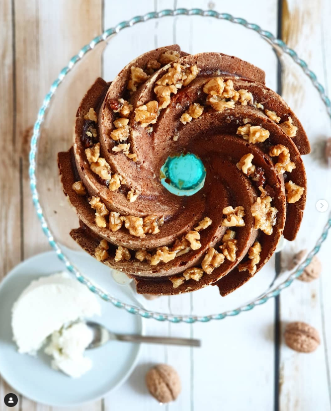 Bolo de requeijão mel e nozes