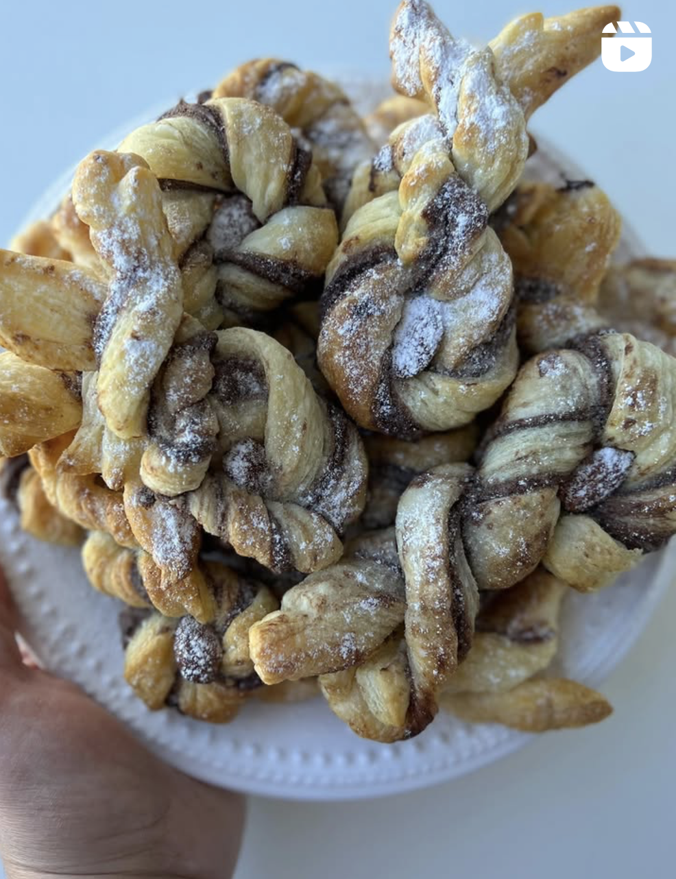 Coelhinhos de massa folhada com nutella🐰🍫 e os meus votos de uma Páscoa feliz!☺️