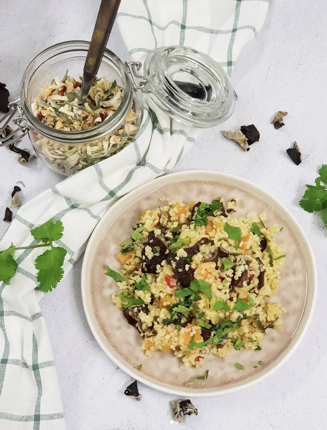 Bulgur com legumes e cogumelos