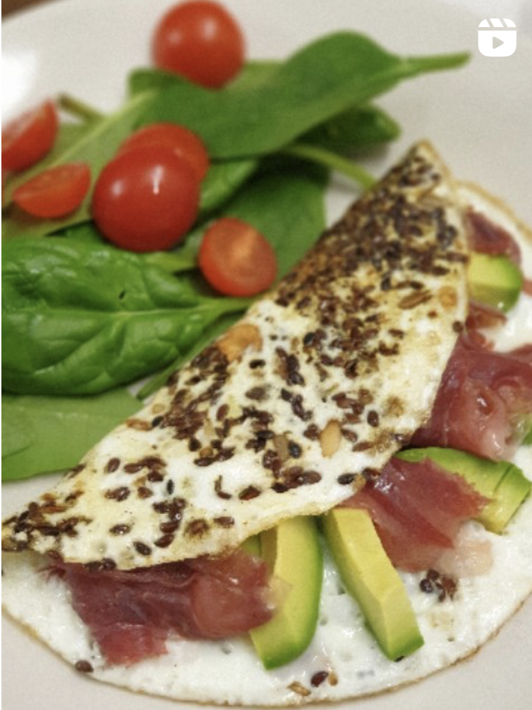 Omelete de claras com granola salgada