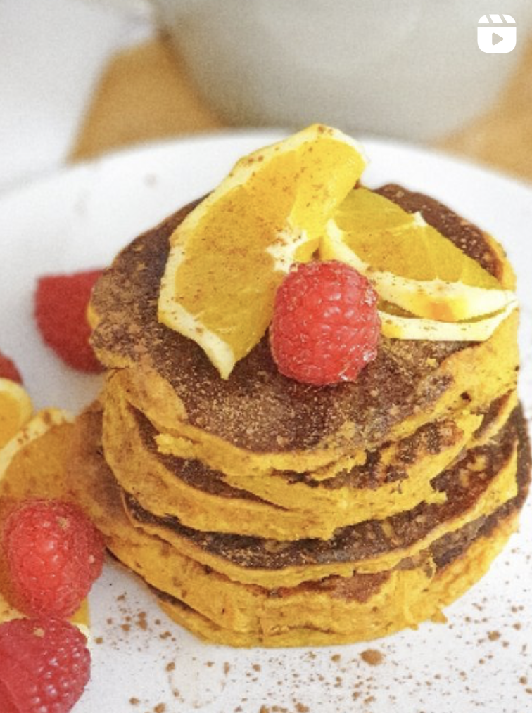 Panquecas de abóbora, laranja e maçã
