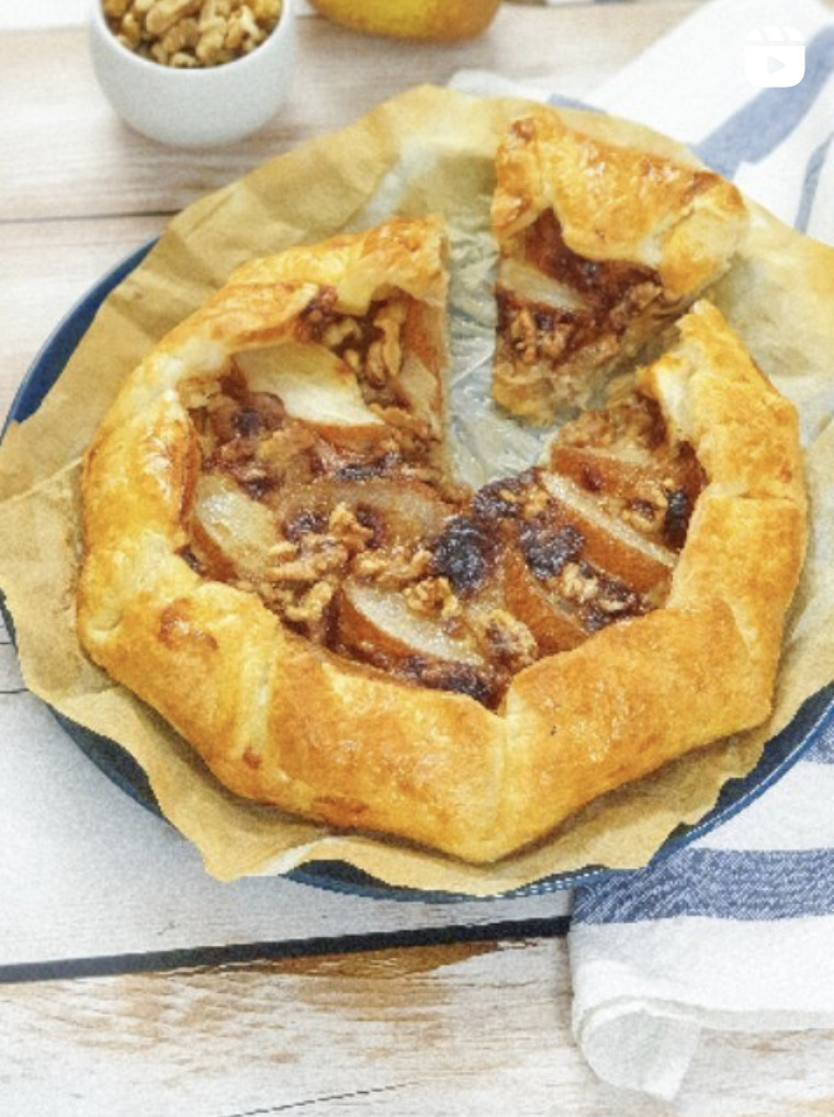Tarte folhada rústica de queijo de cabra e pêra