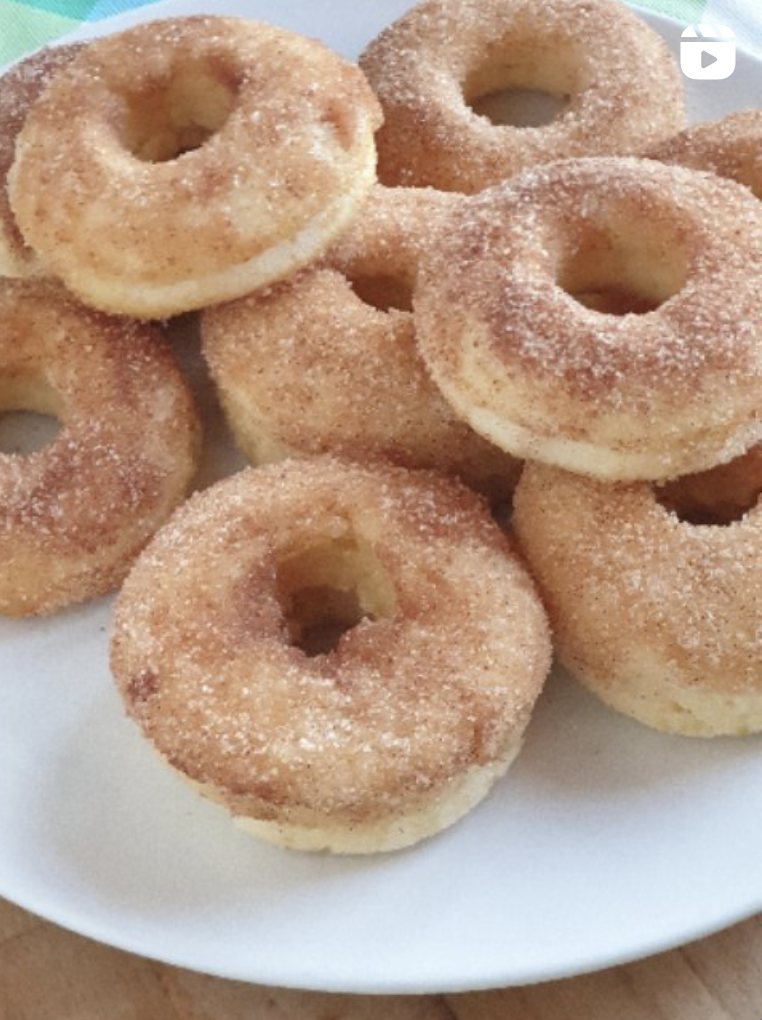 Donuts no forno com açúcar e canela