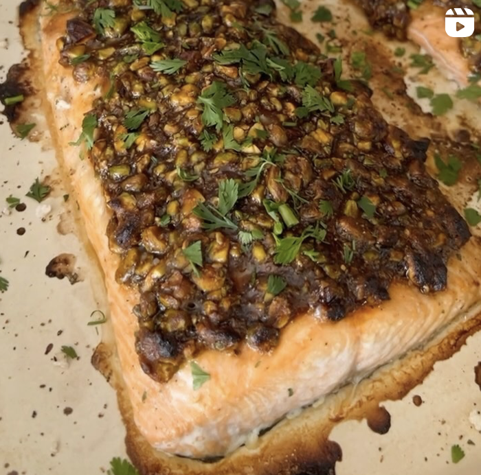 Salmão com crosta de pistachio e teriyaki