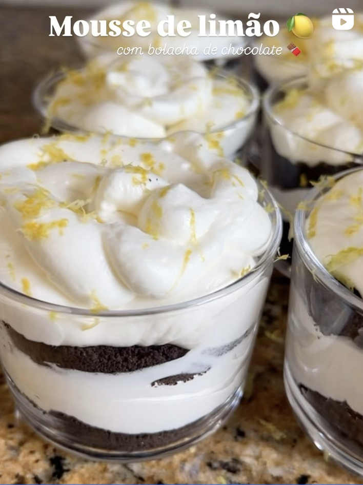 Mousse de limão com bolacha de chocolate